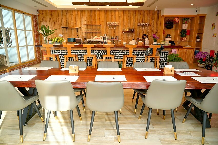 【桃園龍潭】野薑花與貓庭園咖啡．野薑花入菜、近距離與貓咪互動!