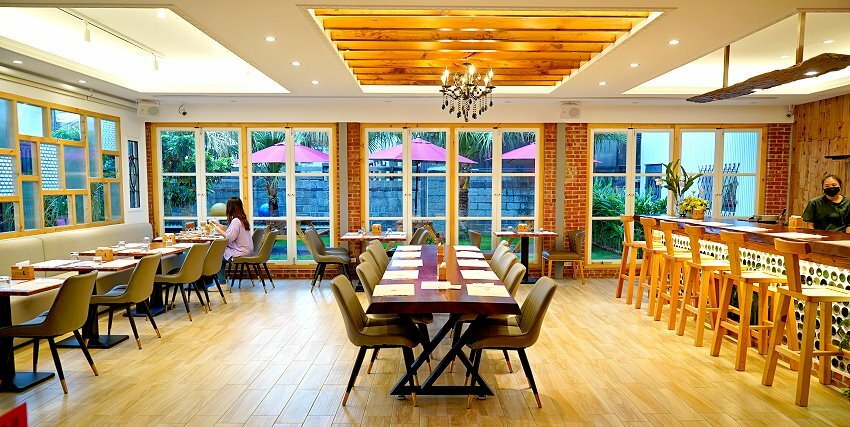 【桃園龍潭】野薑花與貓庭園咖啡．野薑花入菜、近距離與貓咪互動!