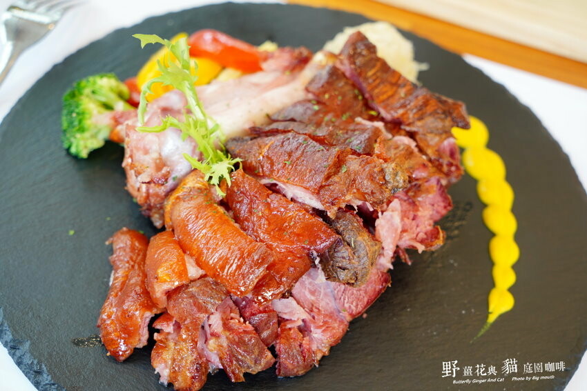 【龍潭美食】野薑花與貓庭園餐廳．野薑花料理、貓咪、立體拉花超療癒!