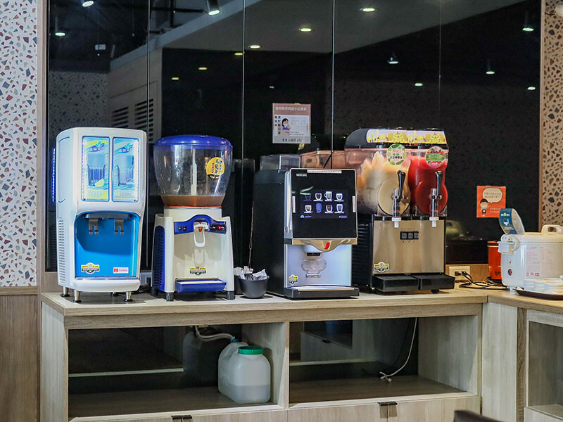 新竹 愛華火鍋 | 八小時慢熬的老母雞湯底，細細品味無多餘添加的原食美食