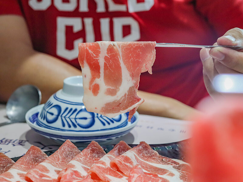 新竹 愛華火鍋 | 八小時慢熬的老母雞湯底，細細品味無多餘添加的原食美食
