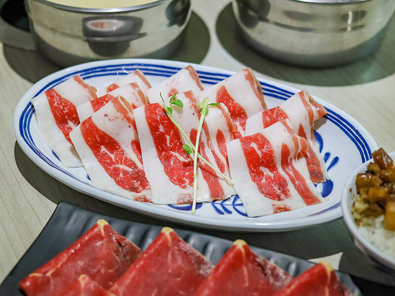 新竹 愛華火鍋 | 八小時慢熬的老母雞湯底，細細品味無多餘添加的原食美食