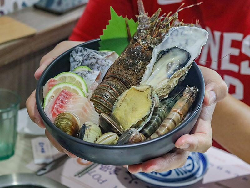 新竹 愛華火鍋 | 八小時慢熬的老母雞湯底，細細品味無多餘添加的原食美食