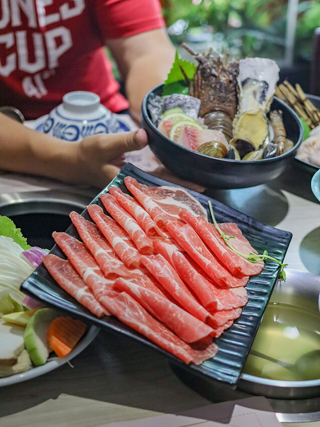 新竹 愛華火鍋 | 八小時慢熬的老母雞湯底，細細品味無多餘添加的原食美食