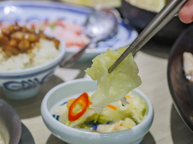 新竹 愛華火鍋 | 八小時慢熬的老母雞湯底，細細品味無多餘添加的原食美食