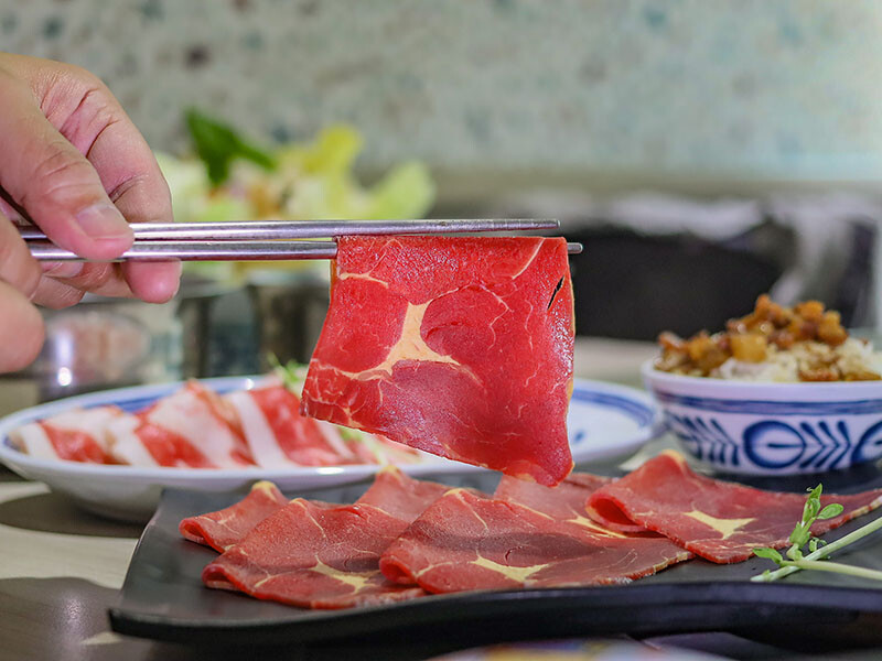 新竹 愛華火鍋 | 八小時慢熬的老母雞湯底，細細品味無多餘添加的原食美食