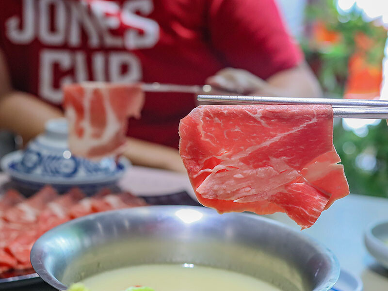 新竹 愛華火鍋 | 八小時慢熬的老母雞湯底，細細品味無多餘添加的原食美食