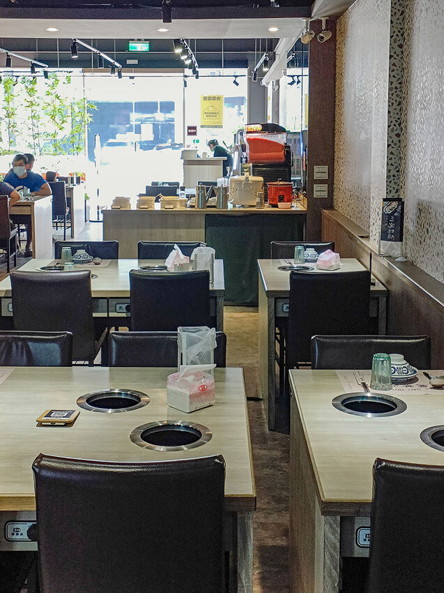 新竹 愛華火鍋 | 八小時慢熬的老母雞湯底，細細品味無多餘添加的原食美食