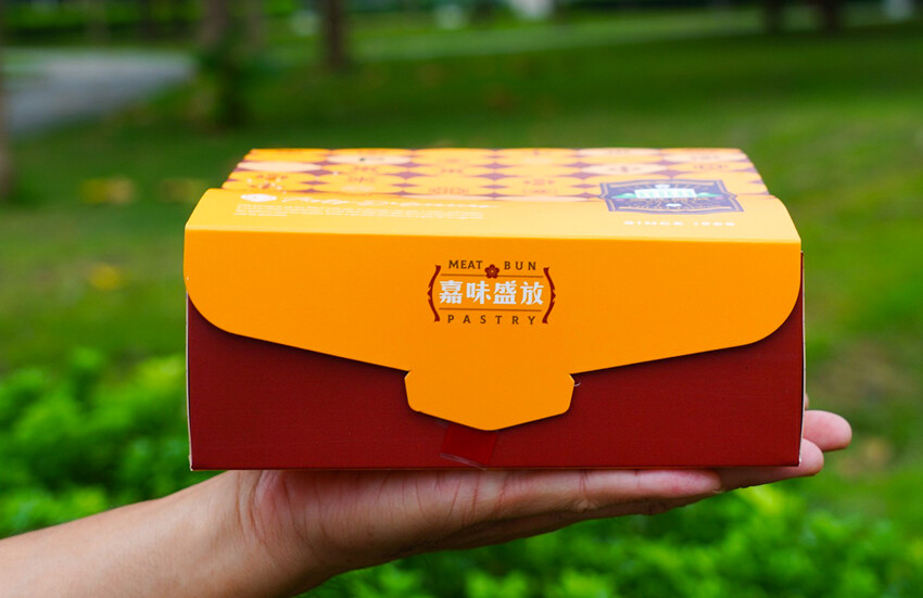 在地人不說的肉包老店！小豆沙饅頭三顆才10元，招牌咖哩餃、蛋黃酥更是必買～