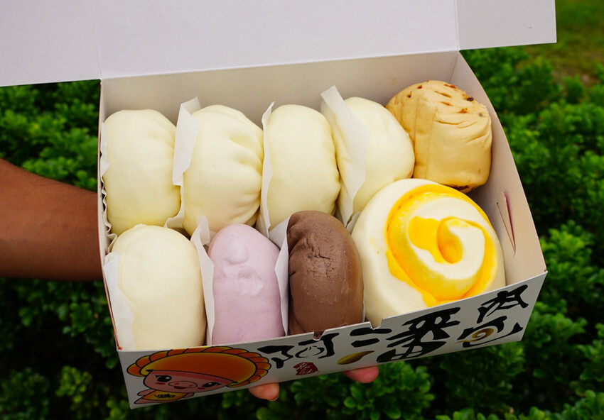 在地人不說的肉包老店！小豆沙饅頭三顆才10元，招牌咖哩餃、蛋黃酥更是必買～