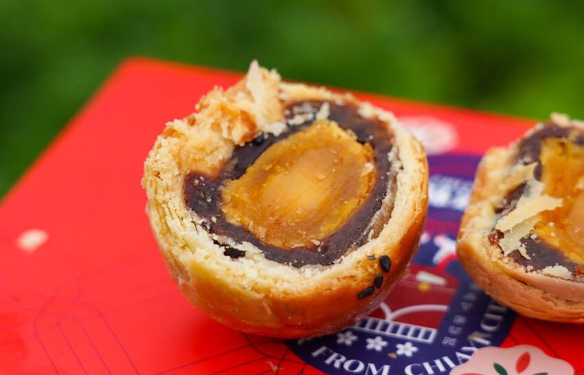 在地人不說的肉包老店！小豆沙饅頭三顆才10元，招牌咖哩餃、蛋黃酥更是必買～