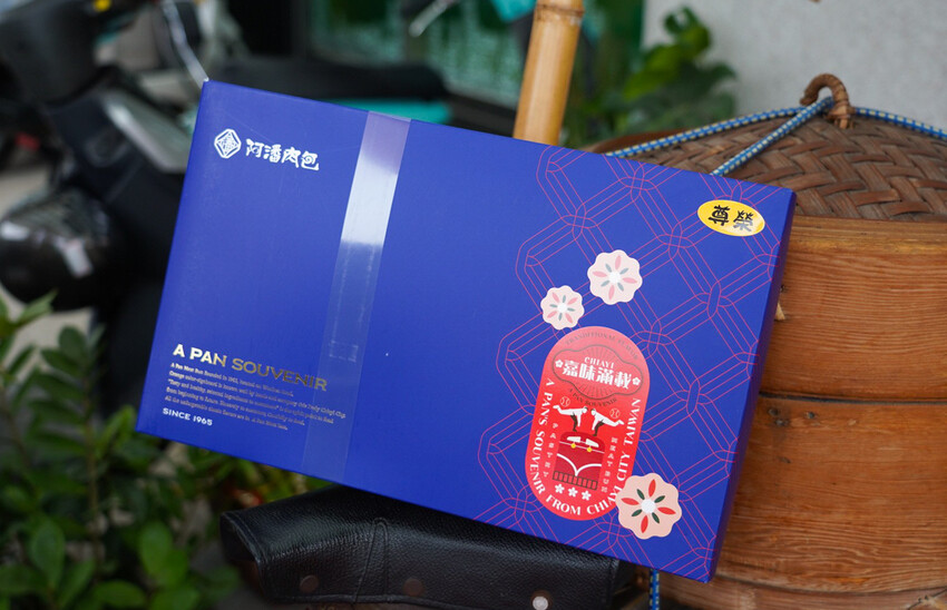 在地人不說的肉包老店！小豆沙饅頭三顆才10元，招牌咖哩餃、蛋黃酥更是必買～