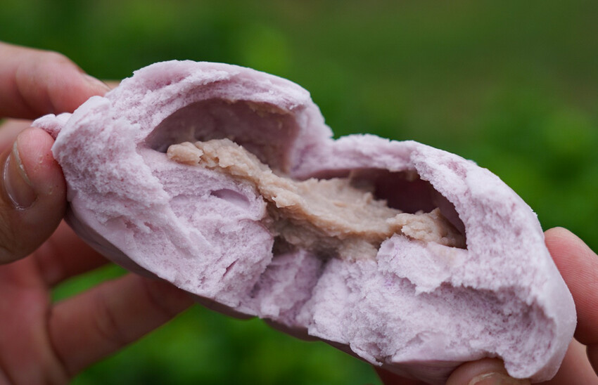 在地人不說的肉包老店！小豆沙饅頭三顆才10元，招牌咖哩餃、蛋黃酥更是必買～