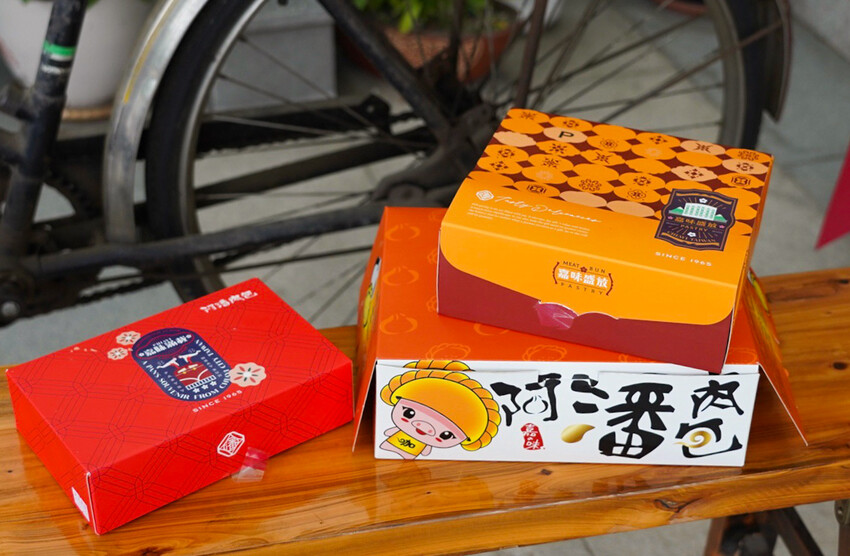 在地人不說的肉包老店！小豆沙饅頭三顆才10元，招牌咖哩餃、蛋黃酥更是必買～