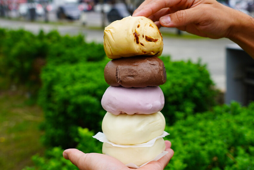 在地人不說的肉包老店！小豆沙饅頭三顆才10元，招牌咖哩餃、蛋黃酥更是必買～