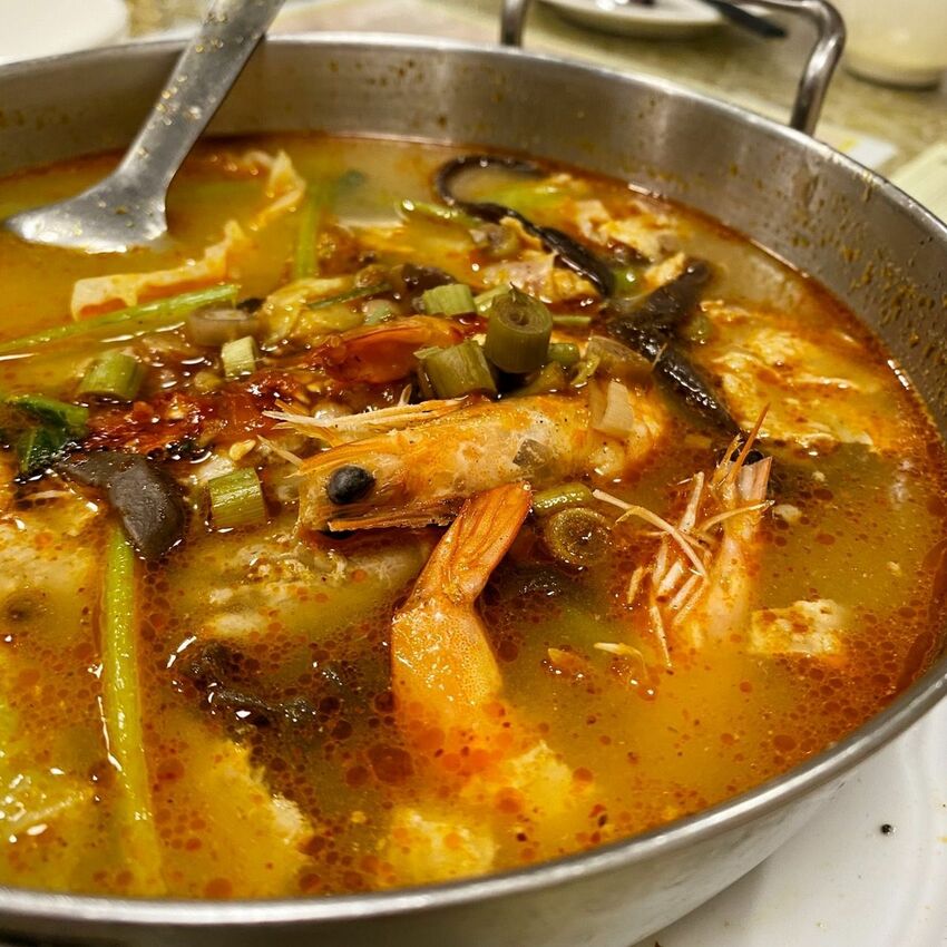 [台中北區] 曼谷小城泰式料理｜平價道地泰式料理｜必點超厚月亮蝦餅｜用料實在、份量大｜用料實在、份量大｜內附菜單