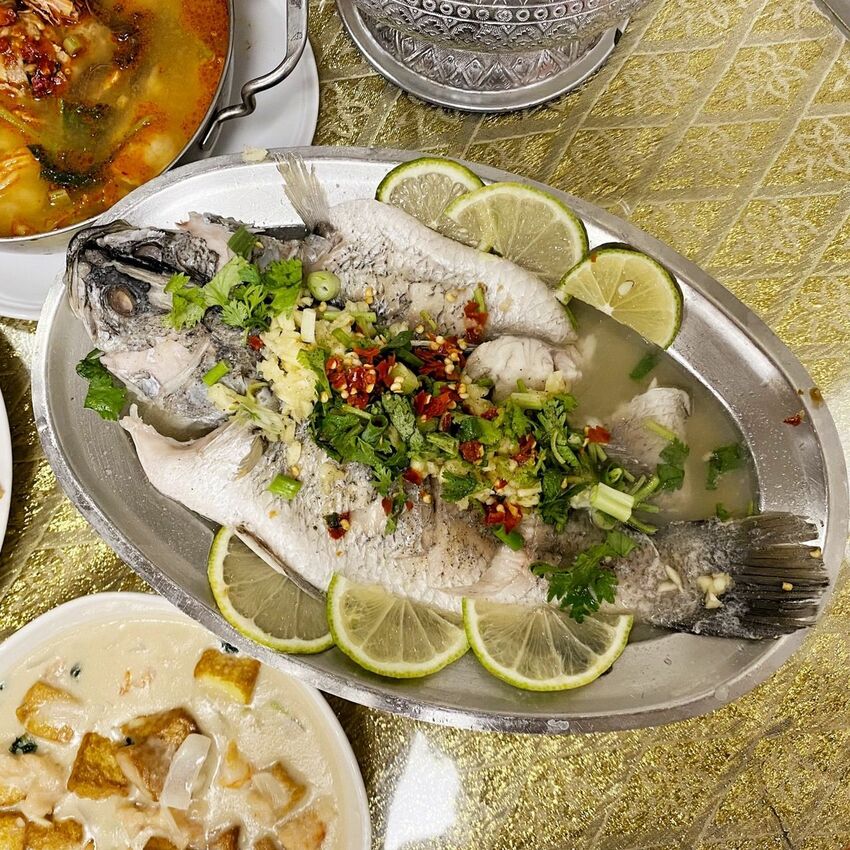 [台中北區] 曼谷小城泰式料理｜平價道地泰式料理｜必點超厚月亮蝦餅｜用料實在、份量大｜用料實在、份量大｜內附菜單