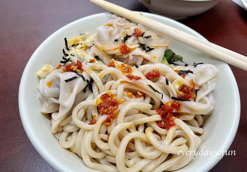 這一碗$85共有三顆超大抄手 這一碗$85共有三顆超大抄手