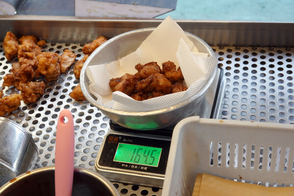 信義區美食推薦-市政府4號出口暖男炸雞永吉店，市府站美食小吃外帶，松山區美食平價炸雞外送