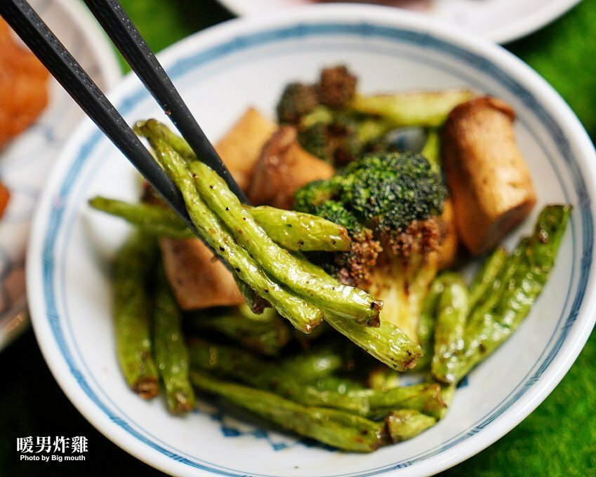 【台北美食】暖男炸雞．柒串燒屋最新品牌!焦糖炸雞、蒜香炸雞推薦!