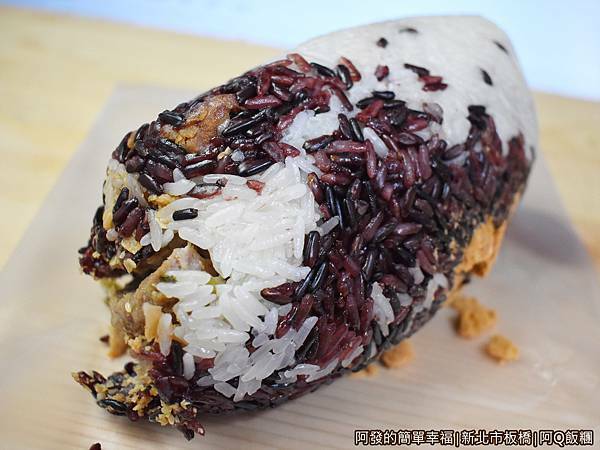 阿Q飯糰12-雙色牛堡排飯糰.JPG