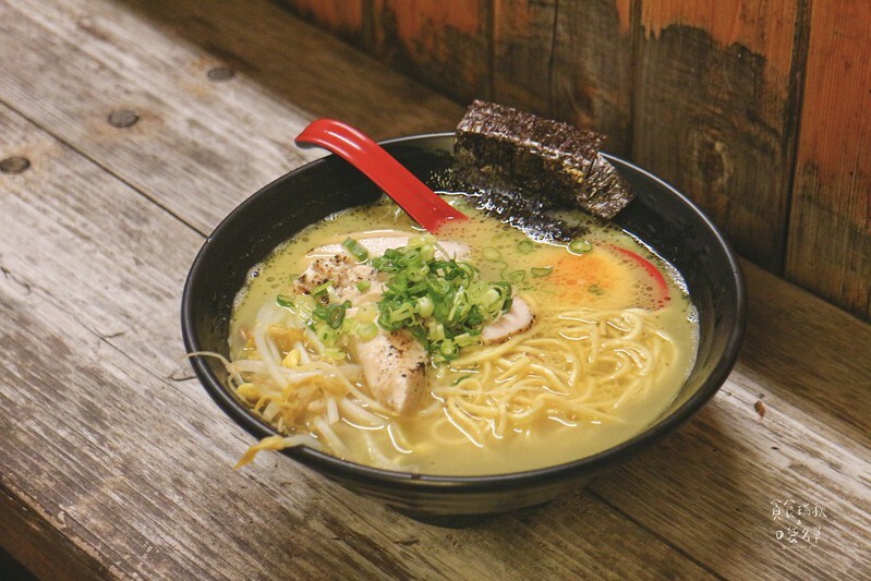 屏東恆春|雲鶴拉麵|隱身在巷內日式氣氛攤車,純粹湯底雞白湯拉麵