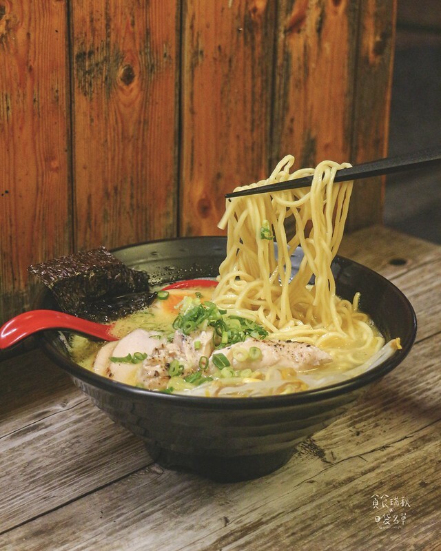 屏東恆春|雲鶴拉麵|隱身在巷內日式氣氛攤車,純粹湯底雞白湯拉麵