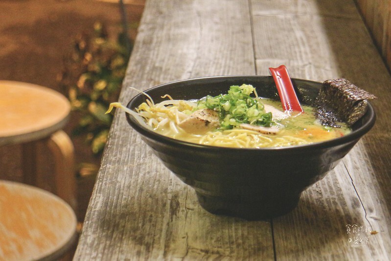 屏東恆春|雲鶴拉麵|隱身在巷內日式氣氛攤車,純粹湯底雞白湯拉麵