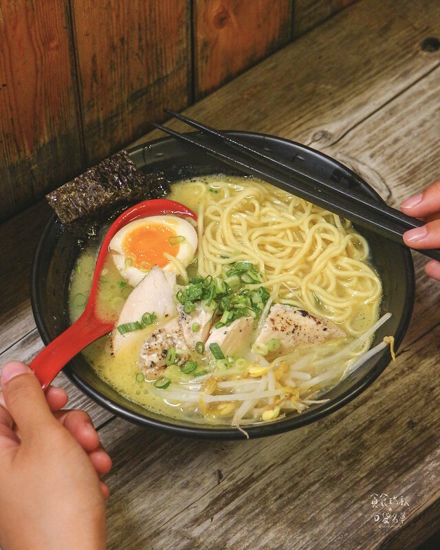 屏東恆春|雲鶴拉麵|隱身在巷內日式氣氛攤車,純粹湯底雞白湯拉麵