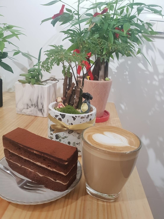 【中和.南勢角站】下午茶甜點Brown Bean棕豆手沖咖啡。推都皮歐拿鐵栗子蒙布朗+歐倍拉蛋糕