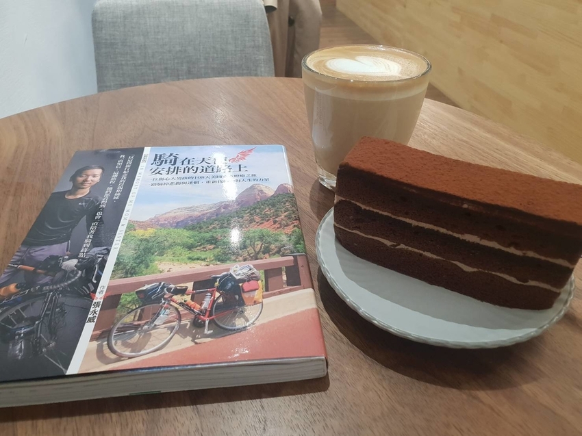 【中和.南勢角站】下午茶甜點Brown Bean棕豆手沖咖啡。推都皮歐拿鐵栗子蒙布朗+歐倍拉蛋糕