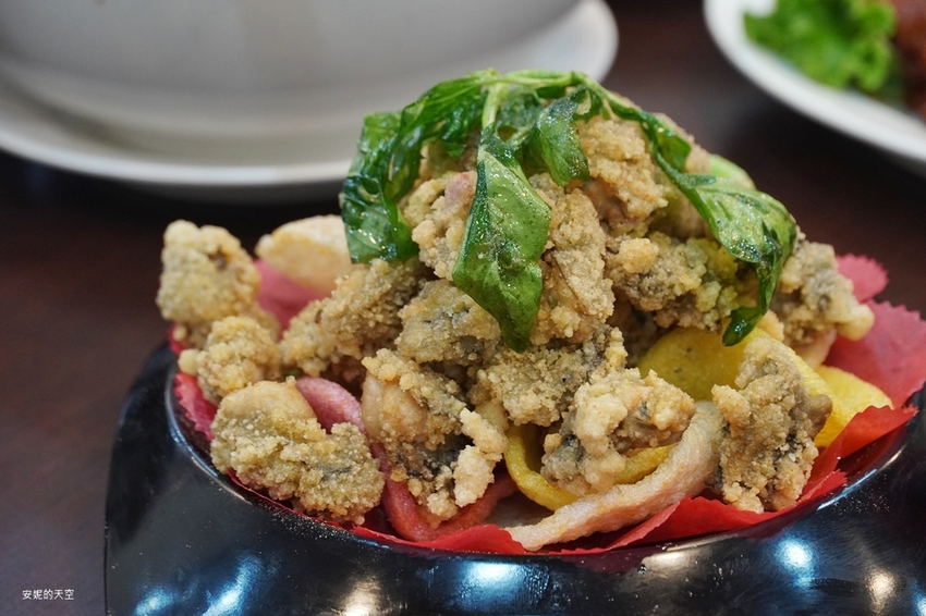 [新北野柳美食 阿杰萬里蟹]三點蟹x粄條超正點 最神的還有吻仔魚炒飯只要80元 高CP值平價海鮮餐廳 二樓還可以直接看海景 - 安妮的天空