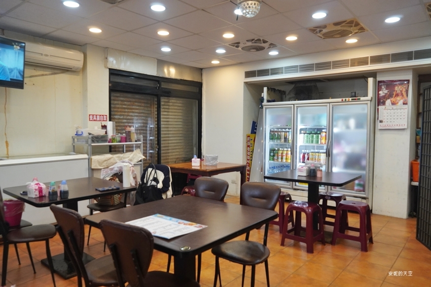 [新北野柳美食 阿杰萬里蟹]三點蟹x粄條超正點 最神的還有吻仔魚炒飯只要80元 高CP值平價海鮮餐廳 二樓還可以直接看海景 - 安妮的天空