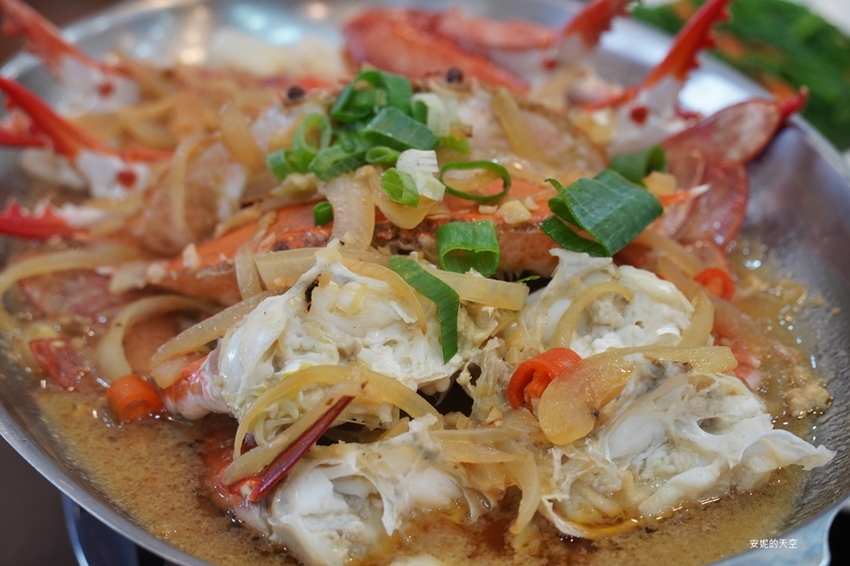 [新北野柳美食 阿杰萬里蟹]三點蟹x粄條超正點 最神的還有吻仔魚炒飯只要80元 高CP值平價海鮮餐廳 二樓還可以直接看海景 - 安妮的天空