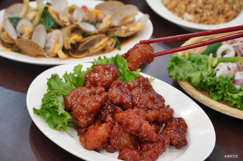 [新北野柳美食 阿杰萬里蟹]三點蟹x粄條超正點 最神的還有吻仔魚炒飯只要80元 高CP值平價海鮮餐廳 二樓還可以直接看海景 - 安妮的天空