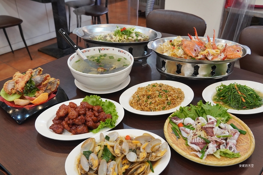 [新北野柳美食 阿杰萬里蟹]三點蟹x粄條超正點 最神的還有吻仔魚炒飯只要80元 高CP值平價海鮮餐廳 二樓還可以直接看海景 - 安妮的天空