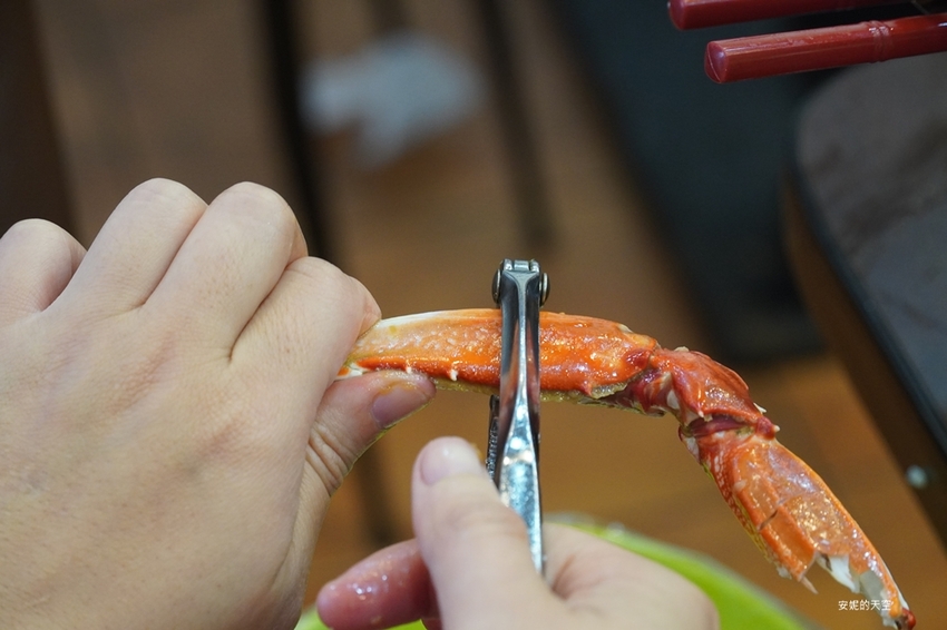 [新北野柳美食 阿杰萬里蟹]三點蟹x粄條超正點 最神的還有吻仔魚炒飯只要80元 高CP值平價海鮮餐廳 二樓還可以直接看海景 - 安妮的天空