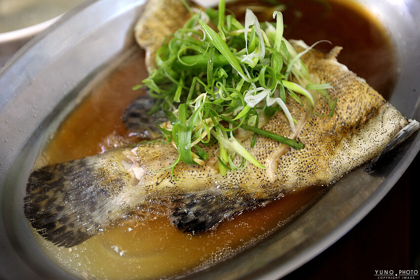 新北市萬里區螃蟹控必收！自家漁船直送保證新鮮！以斤計價透明公道 萬里吃蟹來這家準沒錯｜阿杰萬里蟹(野柳地質公園美食