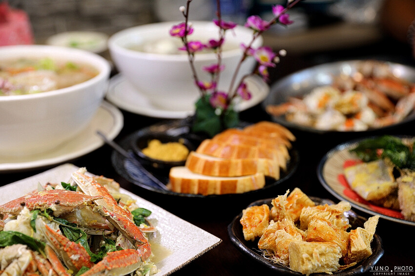 新北市萬里區螃蟹控必收！自家漁船直送保證新鮮！以斤計價透明公道 萬里吃蟹來這家準沒錯｜阿杰萬里蟹(野柳地質公園美食