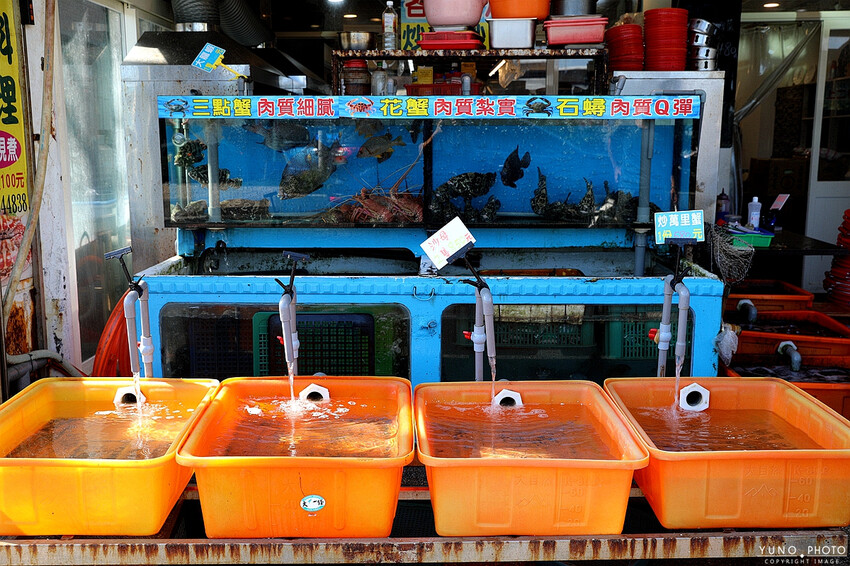 新北市萬里區螃蟹控必收！自家漁船直送保證新鮮！以斤計價透明公道 萬里吃蟹來這家準沒錯｜阿杰萬里蟹(野柳地質公園美食