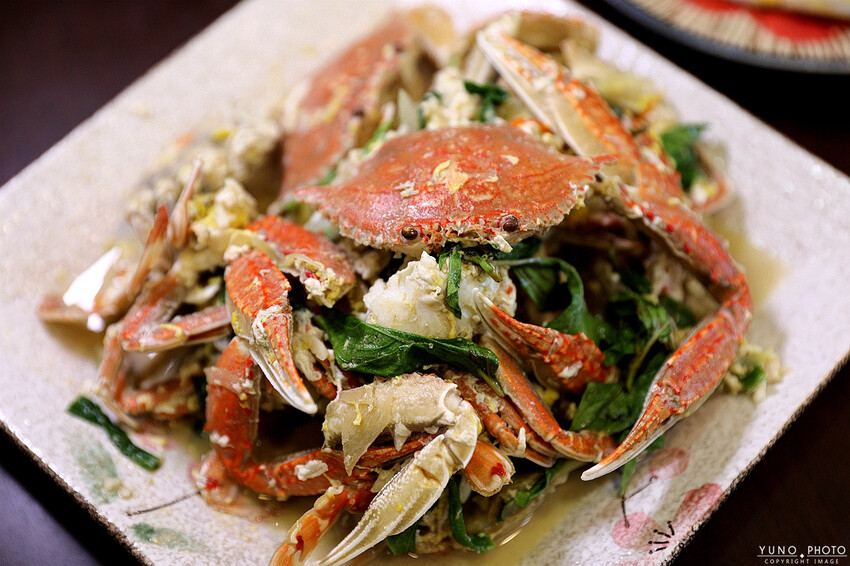 新北市萬里區螃蟹控必收！自家漁船直送保證新鮮！以斤計價透明公道 萬里吃蟹來這家準沒錯｜阿杰萬里蟹(野柳地質公園美食