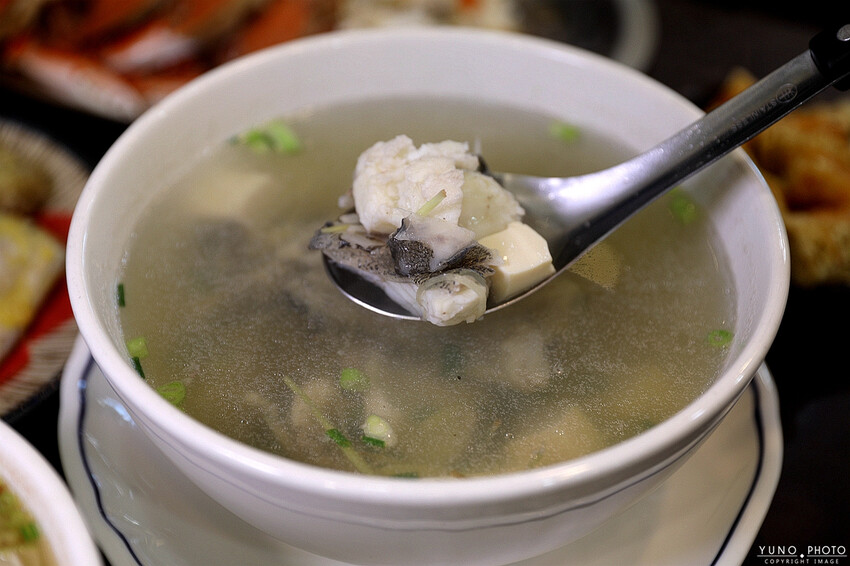 新北市萬里區螃蟹控必收！自家漁船直送保證新鮮！以斤計價透明公道 萬里吃蟹來這家準沒錯｜阿杰萬里蟹(野柳地質公園美食