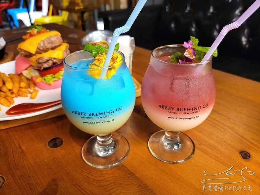 黑熊愛跳舞｜浮誇系熔岩漢堡，萬聖節吸睛馬卡龍漢堡，台北美式餐廳！台北大安近六張犁捷運站！MOON BEAR LO