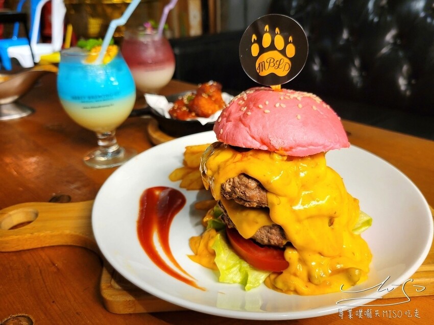 黑熊愛跳舞｜浮誇系熔岩漢堡，萬聖節吸睛馬卡龍漢堡，台北美式餐廳！台北大安近六張犁捷運站！MOON BEAR LO