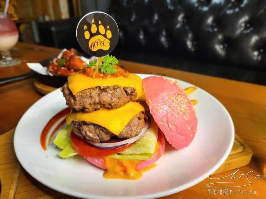 黑熊愛跳舞｜浮誇系熔岩漢堡，萬聖節吸睛馬卡龍漢堡，台北美式餐廳！台北大安近六張犁捷運站！MOON BEAR LO