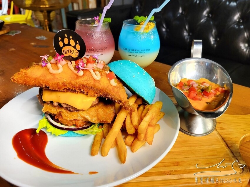 黑熊愛跳舞｜浮誇系熔岩漢堡，萬聖節吸睛馬卡龍漢堡，台北美式餐廳！台北大安近六張犁捷運站！MOON BEAR LO