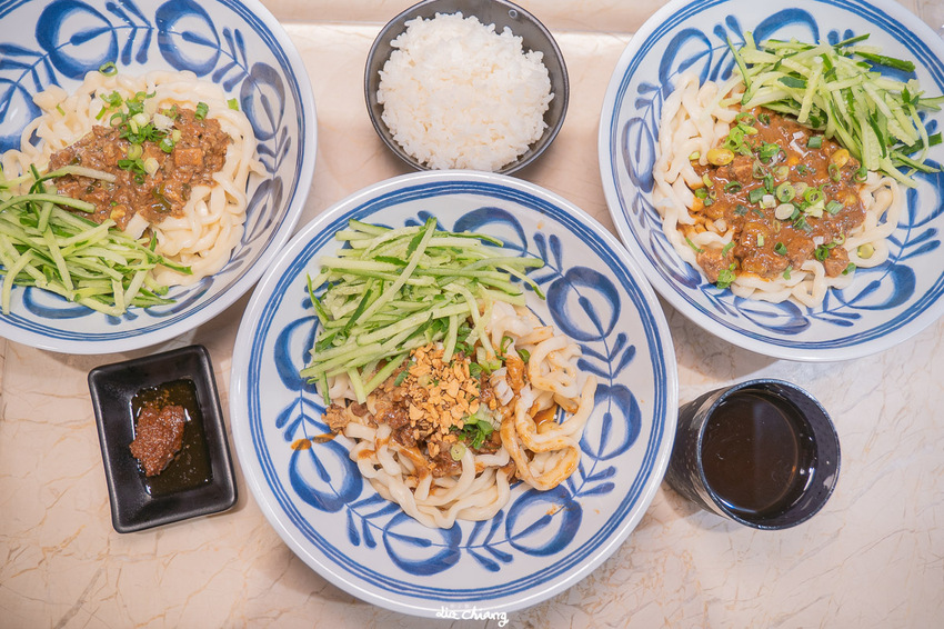 台中市北區 正海城中友店,豐原超有名的酸菜白肉鍋開來中友百貨了!湯頭好喝料好實在,台中北區平價個人火鍋推薦