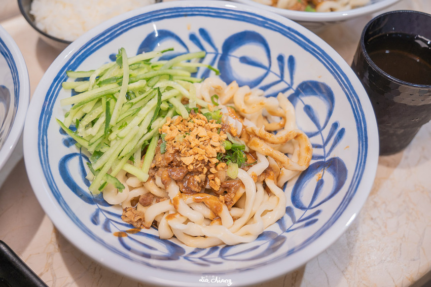 台中市北區 正海城中友店,豐原超有名的酸菜白肉鍋開來中友百貨了!湯頭好喝料好實在,台中北區平價個人火鍋推薦