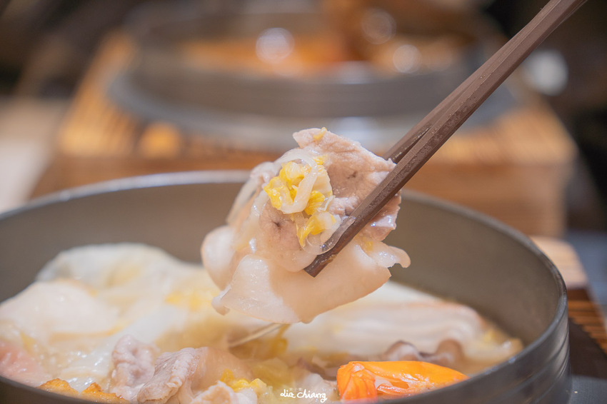 台中市北區 正海城中友店,豐原超有名的酸菜白肉鍋開來中友百貨了!湯頭好喝料好實在,台中北區平價個人火鍋推薦