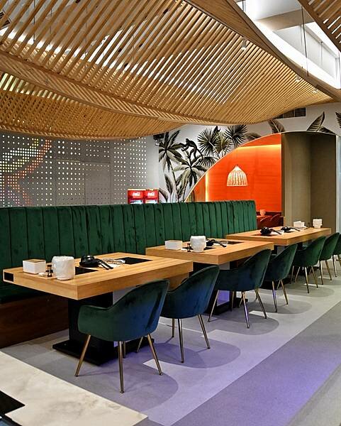 花花世界鍋物WHATSWORLDresort∥左營區美食∥浮誇華麗龍蝦海鮮套餐∥叢林風用餐環境∥打卡送鮮蠔或哈根達斯